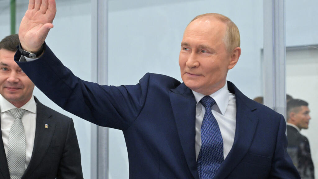 Live: Trump, Putin en route to Alaska for high&stakes talks