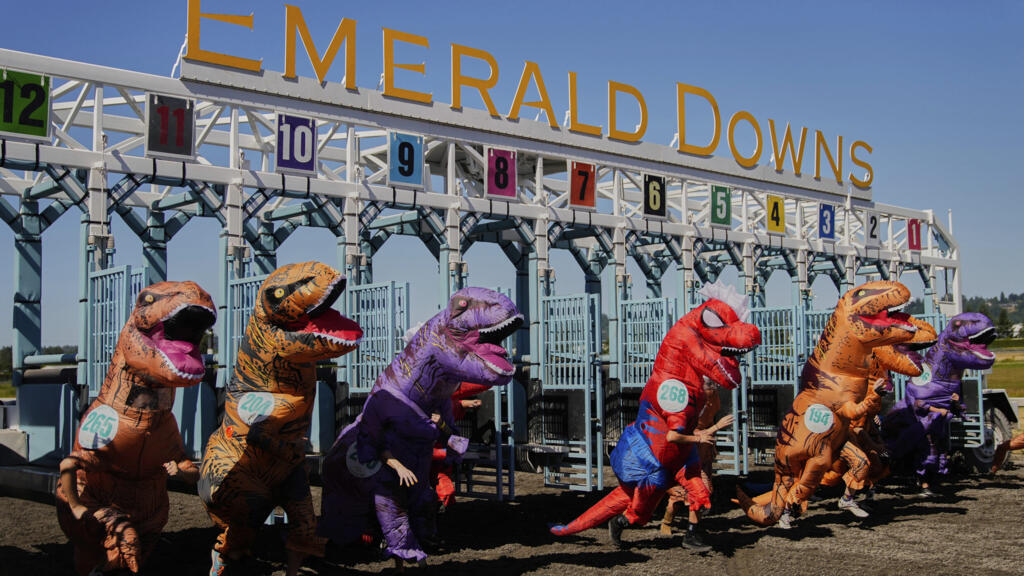 The Bright Side: Runners in T&rex costumes turn US racecourse into prehistoric playground