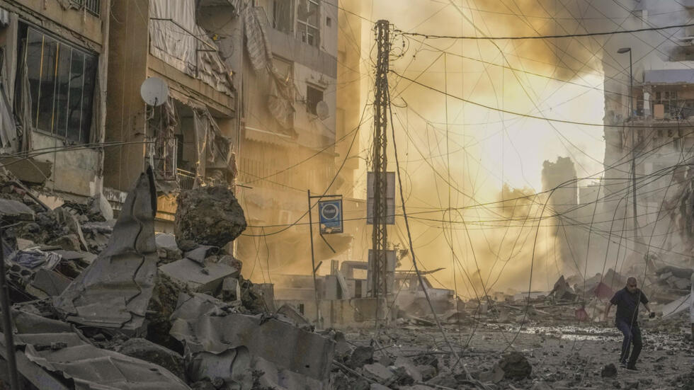 Israel aumenta los bombardeos sobre Beirut y Alí Jamenei justifica el ataque a Israel