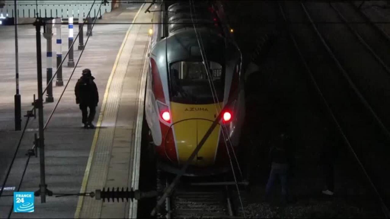 10 جرحى على الأقل في حادث طعن على متن قطار في بريطانيا