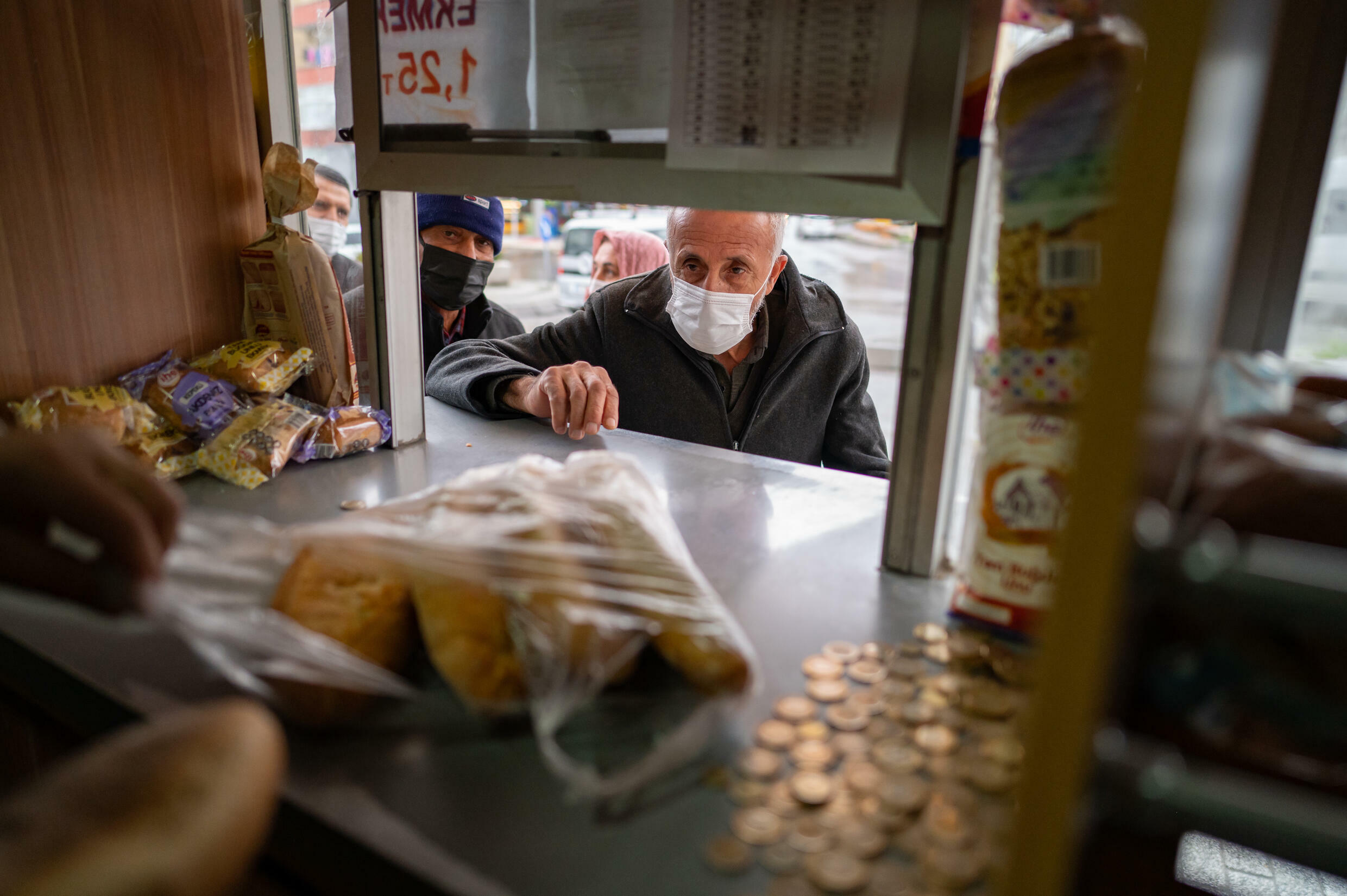 Ekmek, normal ekmeğin yarı fiyatı olan 1,25 liradan (10 ABD senti) satılıyor.