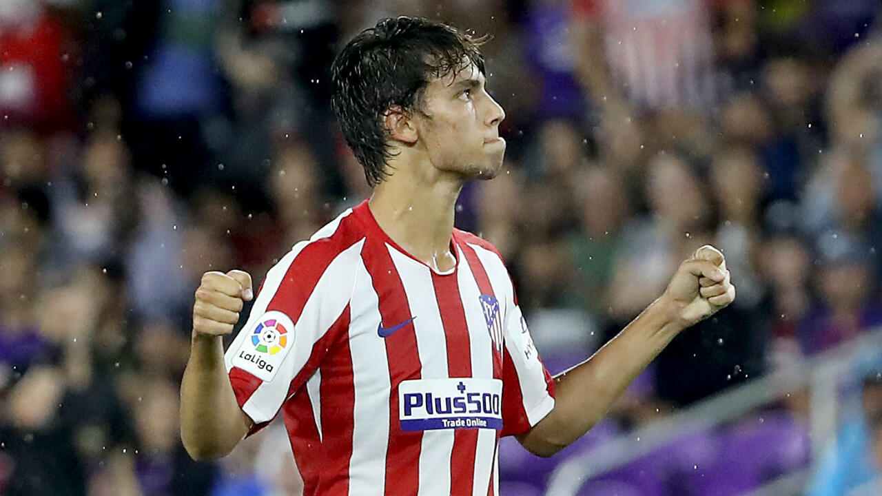 Il s'agit du plus gros transfert de l'été. L'Atlético Madrid a cassé sa tirelire pour s'offrir les services du jeune prodige portugais Joao Félix. À 19 ans, l'attaquant du Benfica Lisbonne a été acheté pour 126 millions d'euros pour succéder à Antoine Griezmann.