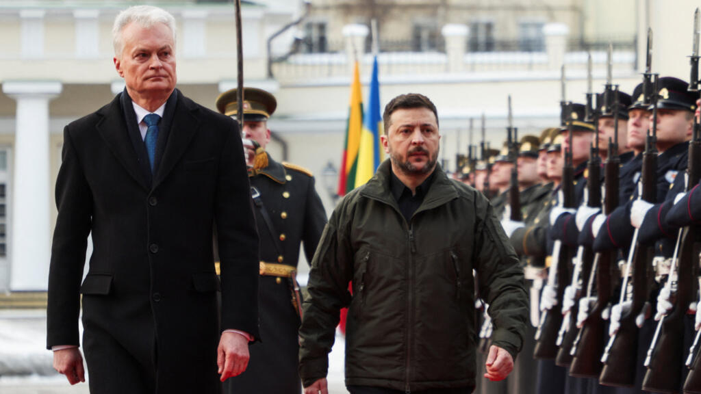 بث مباشر: زيلينسكي يسعى لمزيد من الدفاعات الجوية بينما تترك الضربات الروسية كييف في حالة انهيار ساخن