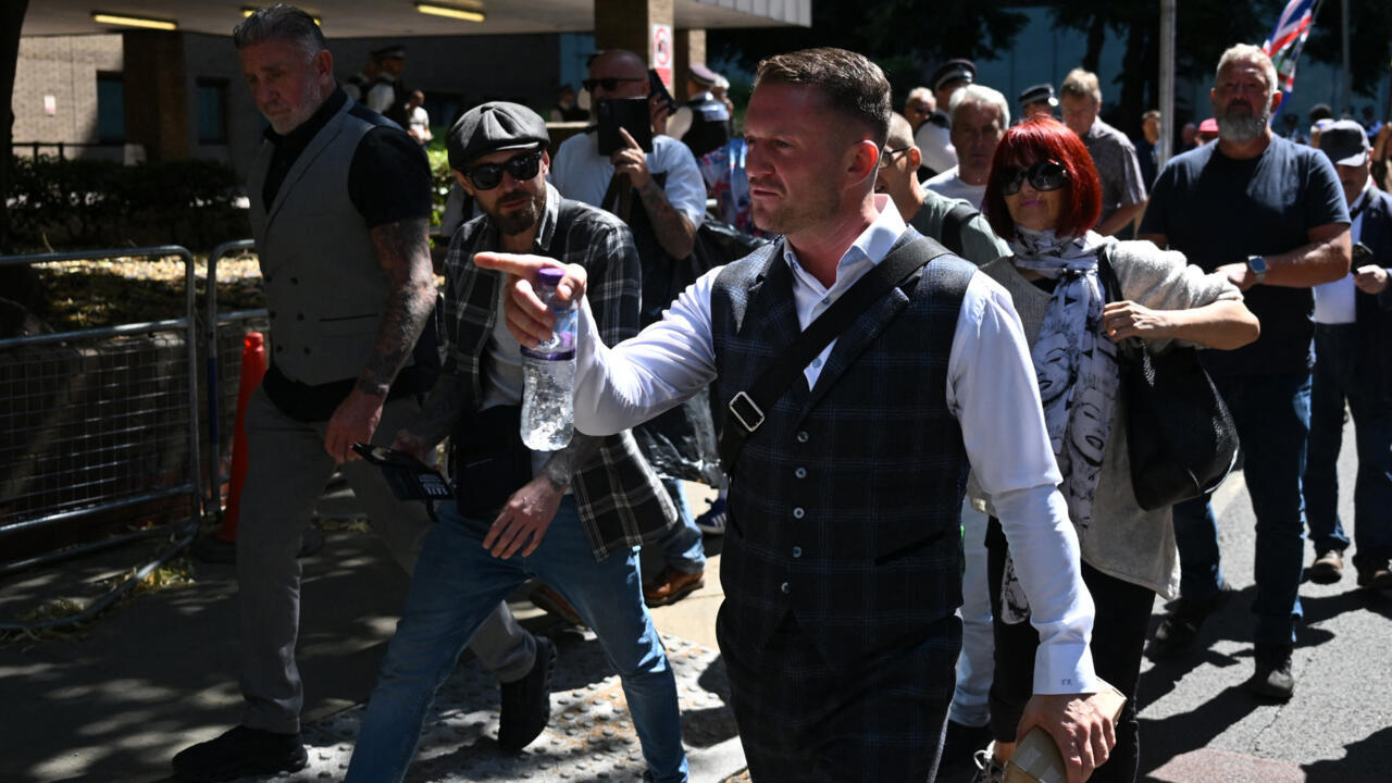 Tommy Robinson, le visage de l’extrême droite britannique qui attise la haine anti-musulmans