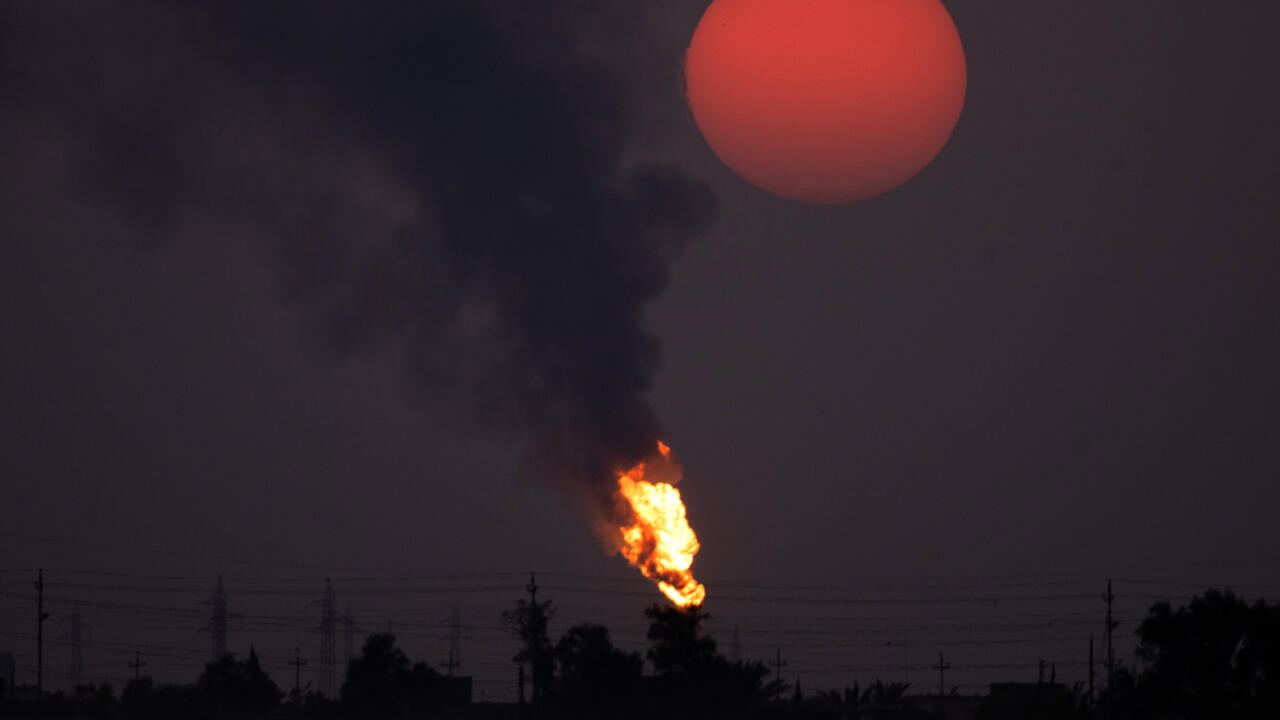 العراق يقرّ تولّي الشركة الحكومية إدارة حقل نفط تشغّله "لوك أويل" الروسية