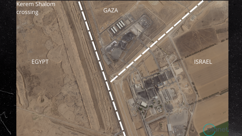 Satellite image from August 26, 2025, showing the Kerem Shalom crossing between Israel and Gaza. Influencers embedded with the Israeli army filmed the stockpiles on the Gaza side.