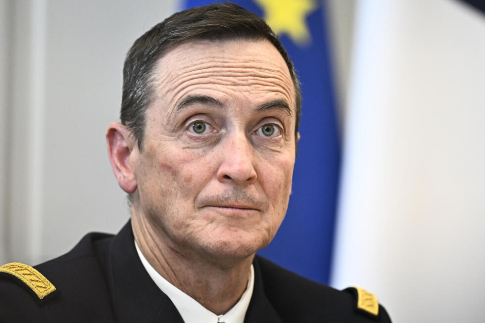 Le chef d'état-major français Fabien Mandon lors d'une conférence de presse du président Emmanuel Macron, à l'Elysée, le 25 novembre 2025