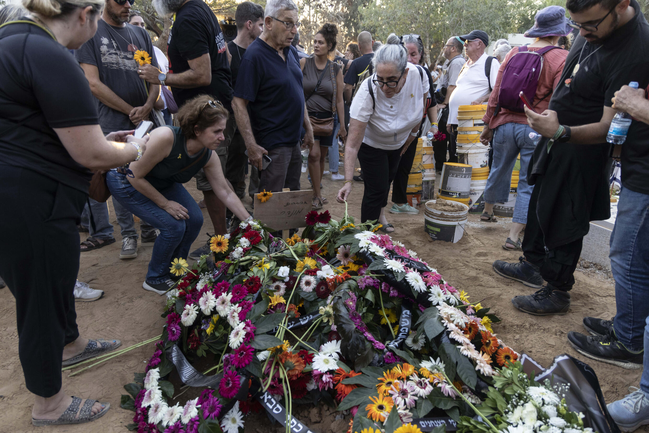 Aux funérailles d'Avraham Munder, mort à Gaza où il avait été enlevé en otage par le Hamas le 7 octobre, dans son kibboutz de Nir Oz, le 21 août 2024