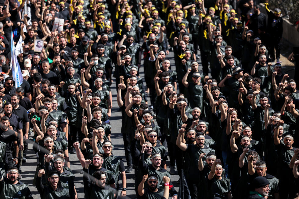 Des partisans chiites libanais du Hezbollah participent à une cérémonie au plus fort de l'Achoura, dans la banlieue sud de Beyrouth, le 6 juillet 2025.