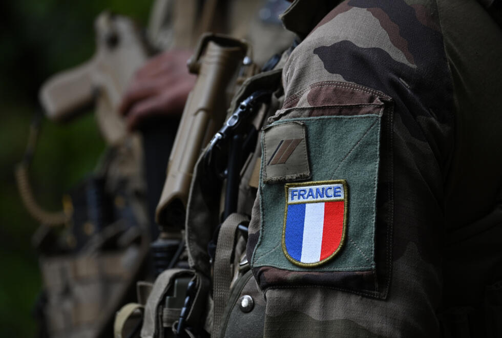 Détail de l'uniforme d'un soldat français lors d'exercices à Honhenfels, en Allemagne, le 14 septembre 2023