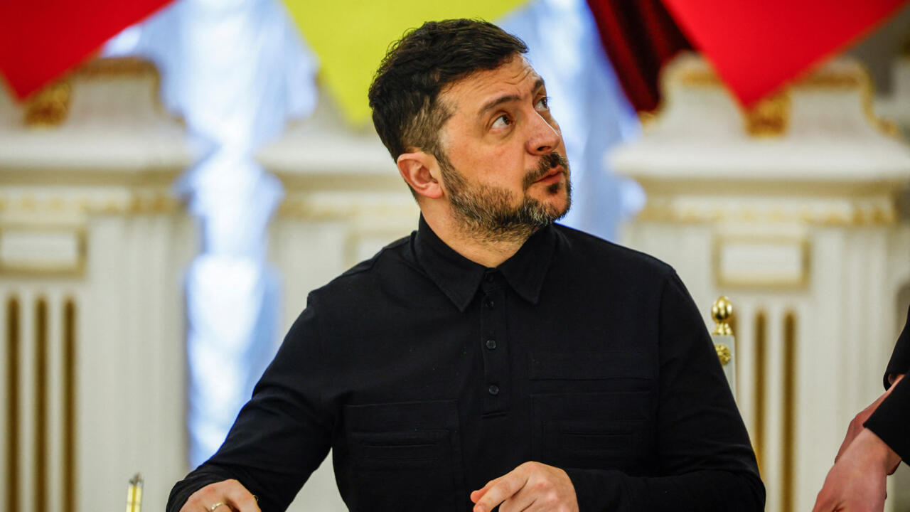 زيلينسكي يعلن أن الولايات المتحدة تريد من أوكرانيا وروسيا إنهاء الحرب قبل الصيف