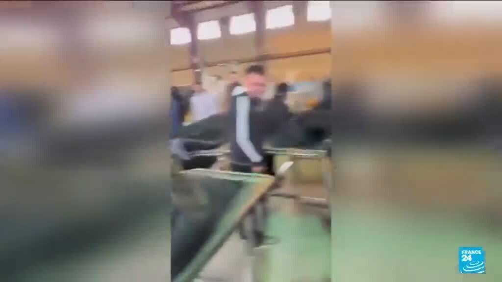 Iran : les manifestants font face à une violente répression, internet est coupé