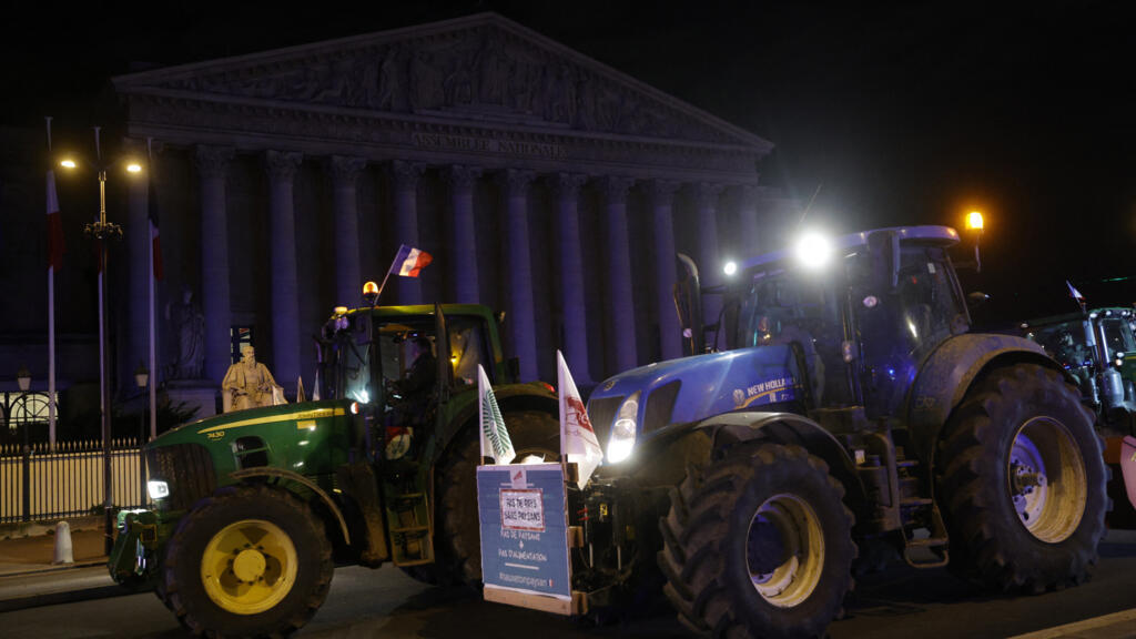 Manifestation agricole à Paris : "environ 350 tracteurs recensés", selon la préfecture de police