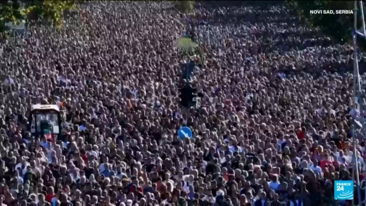 Serbia: Thousands of Serbians commemorate anniversary of deadly station collapse