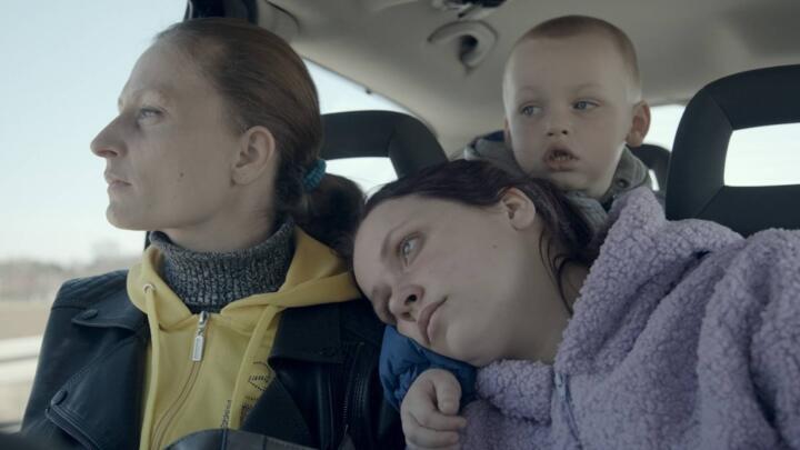 Ukrainian civilians flee Russia's invasion in Maciek Hamela's "In the Rearview".