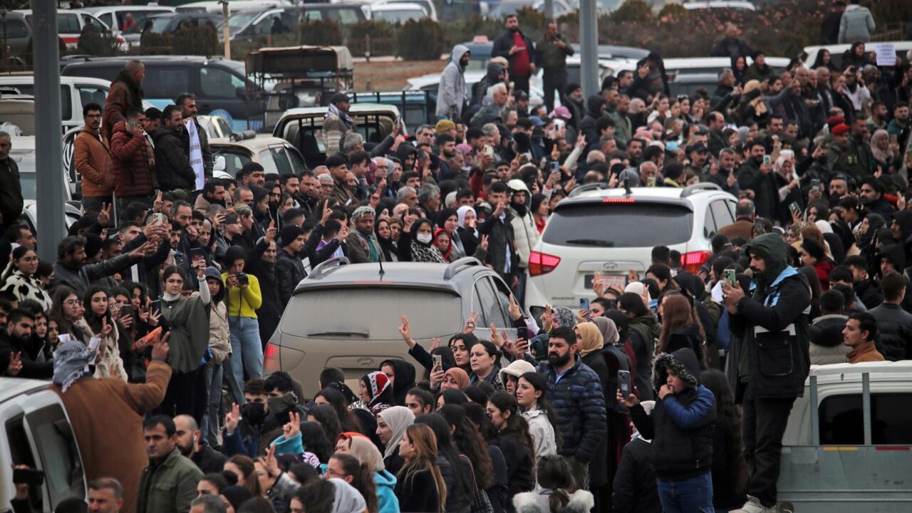 الجيش السوري يطالب القوات الكردية بالانسحاب من مناطق شرق مدينة حلب