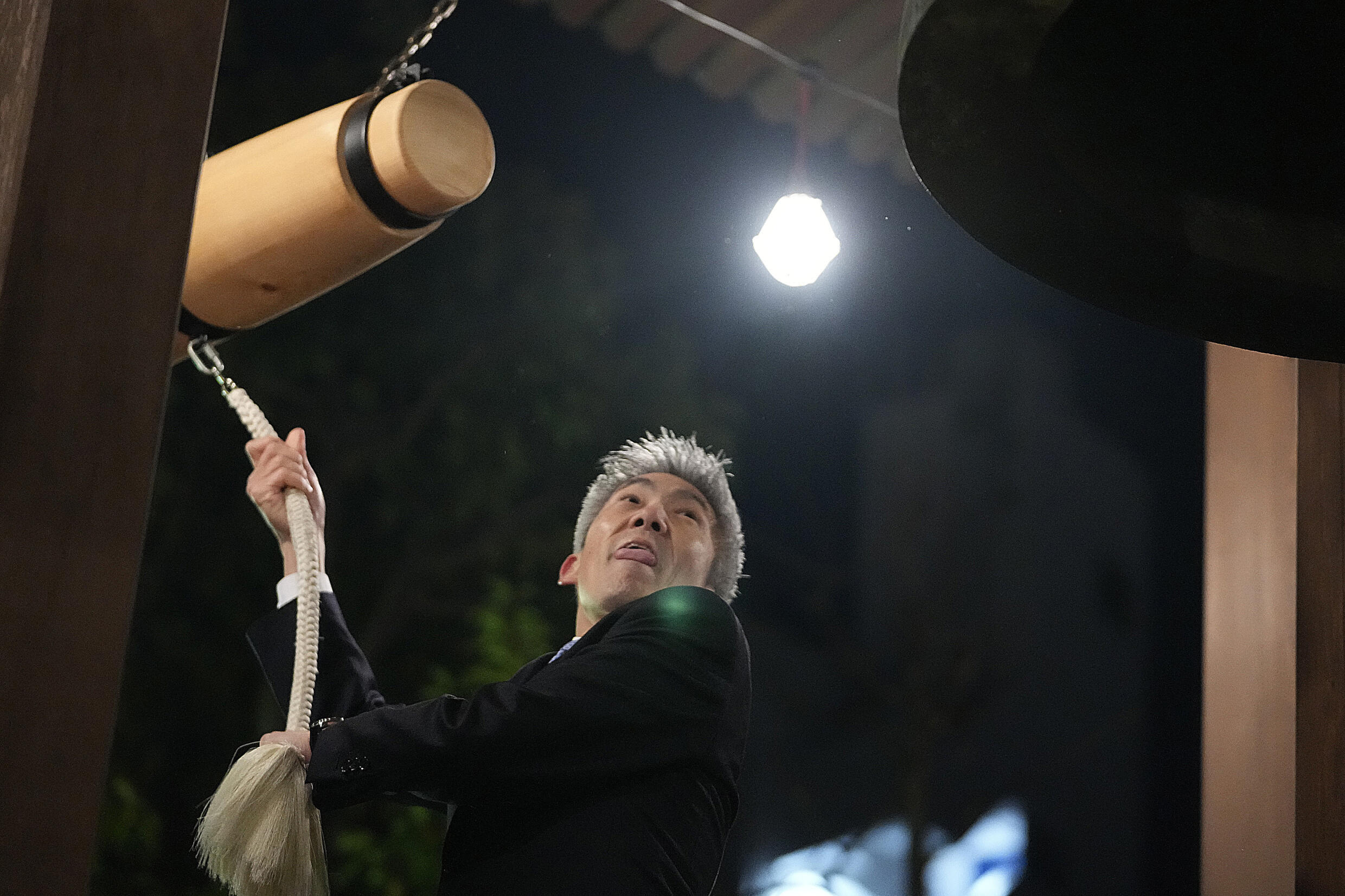 En el templo de Asakusa Sensoji en la ciudad de Tokio, Japón, se celebró el 2023 entre campanadas.