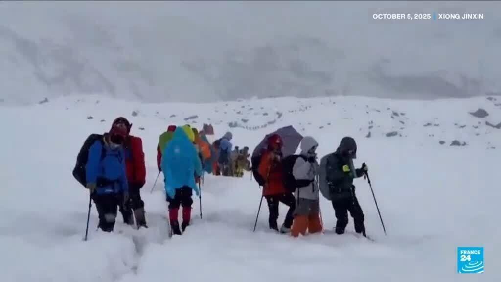 Snowstorm traps hundreds of hikers on Mount Everest during China's national holiday