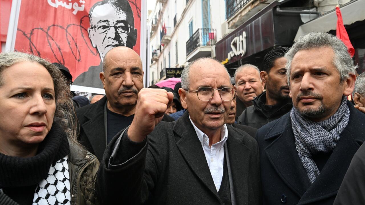 تونس: اتحاد الشغل يعلن عن إضراب عام وطني تنديدا بتقييد الحقوق النقابية وللمطالبة برفع الأجور