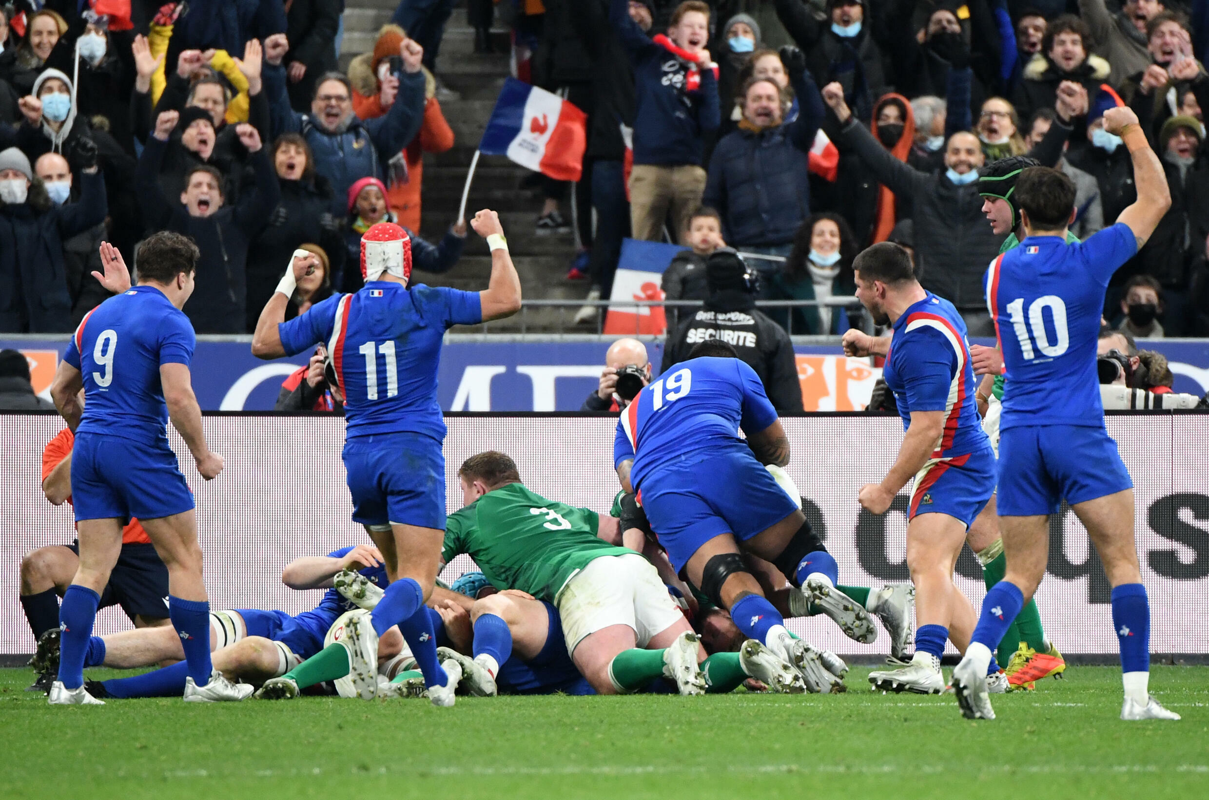 Tournoi des six nations les Bleus écartent l'Irlande et se dégagent l'horizon Tournoi des six nations les Bleus écartent l'Irlande et se dégagent l'horizon