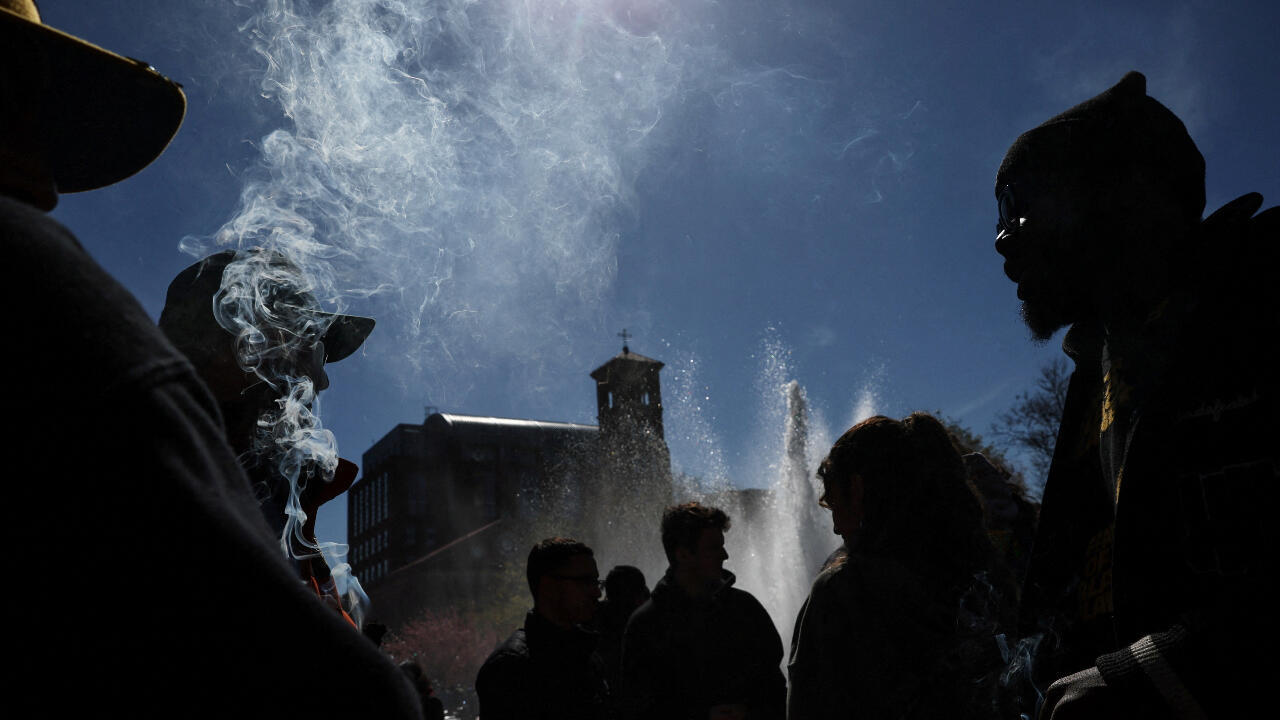 Como candidato, Biden no llegó a respaldar la legalización de la marihuana con fines recreativos, pero sí adoptó una postura a favor.