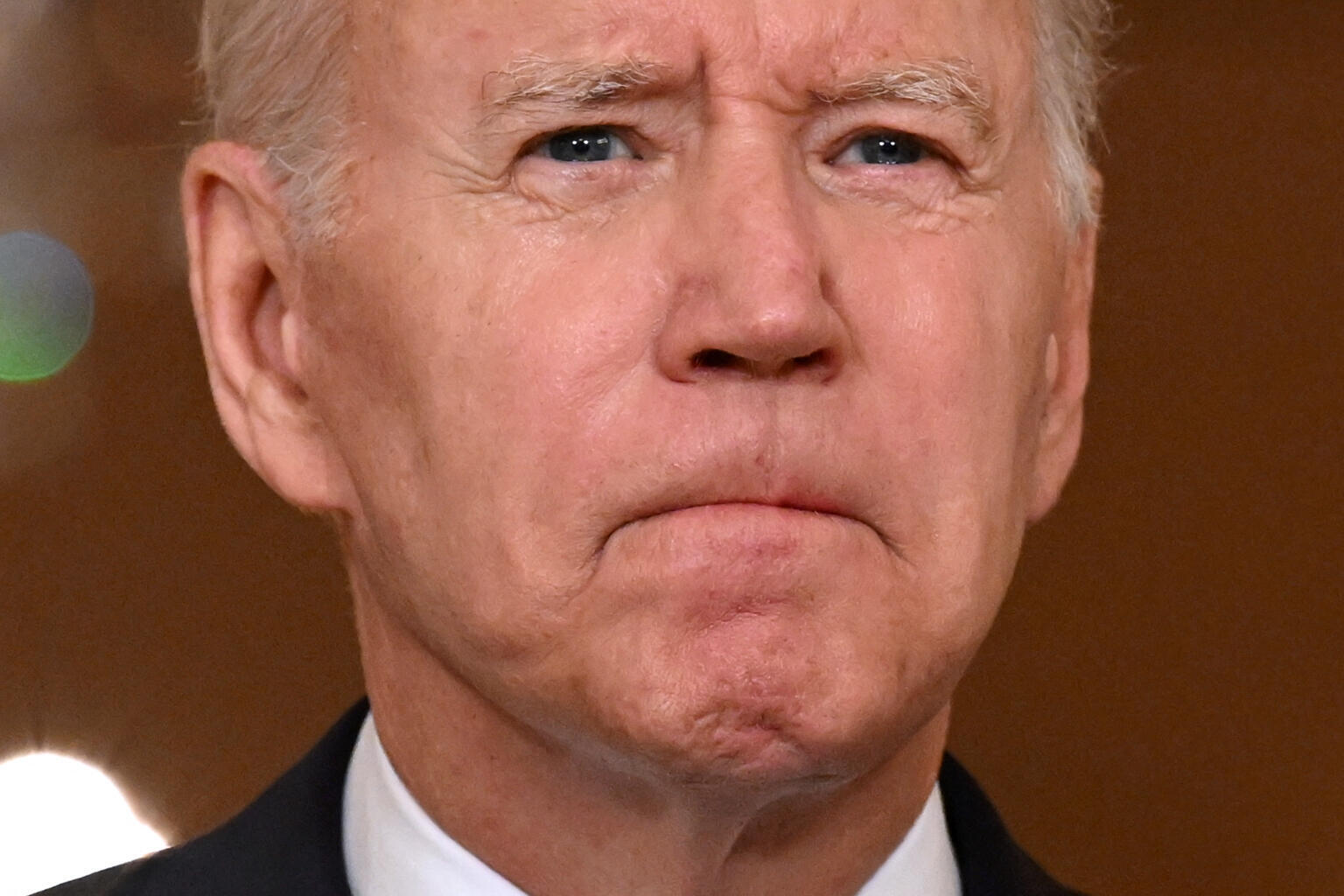 El presidente estadounidense Joe Biden habla sobre los tiroteos masivos e insta al Congreso a aprobar leyes para combatir la violencia armada en el Cross Hall de la Casa Blanca en Washington, D.C., el 2 de junio de 2022.