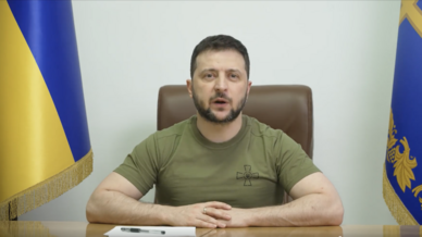 Ο Ουκρανός πρόεδρος Volodymyr Zelenskiy προειδοποίησε ότι η Ρωσία σχεδίαζε να «καταστρέψει» την περιοχή του Donbas στο νυχτερινό του βίντεο της 17ης Απριλίου.