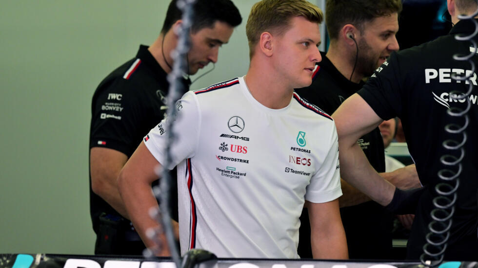 Mick Schumacher to stay on as Mercedes F1 reserve driver