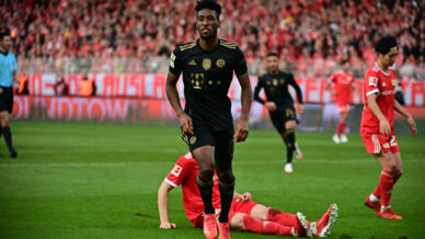 مهاجم بايرن ميونيخ الفرنسي كينغلسي كومان يحتفل بهدفه في مرمى أونيون برلين في الدوري الألماني في برلين في 30 تشرين الاوّل/أكتوبر 2021