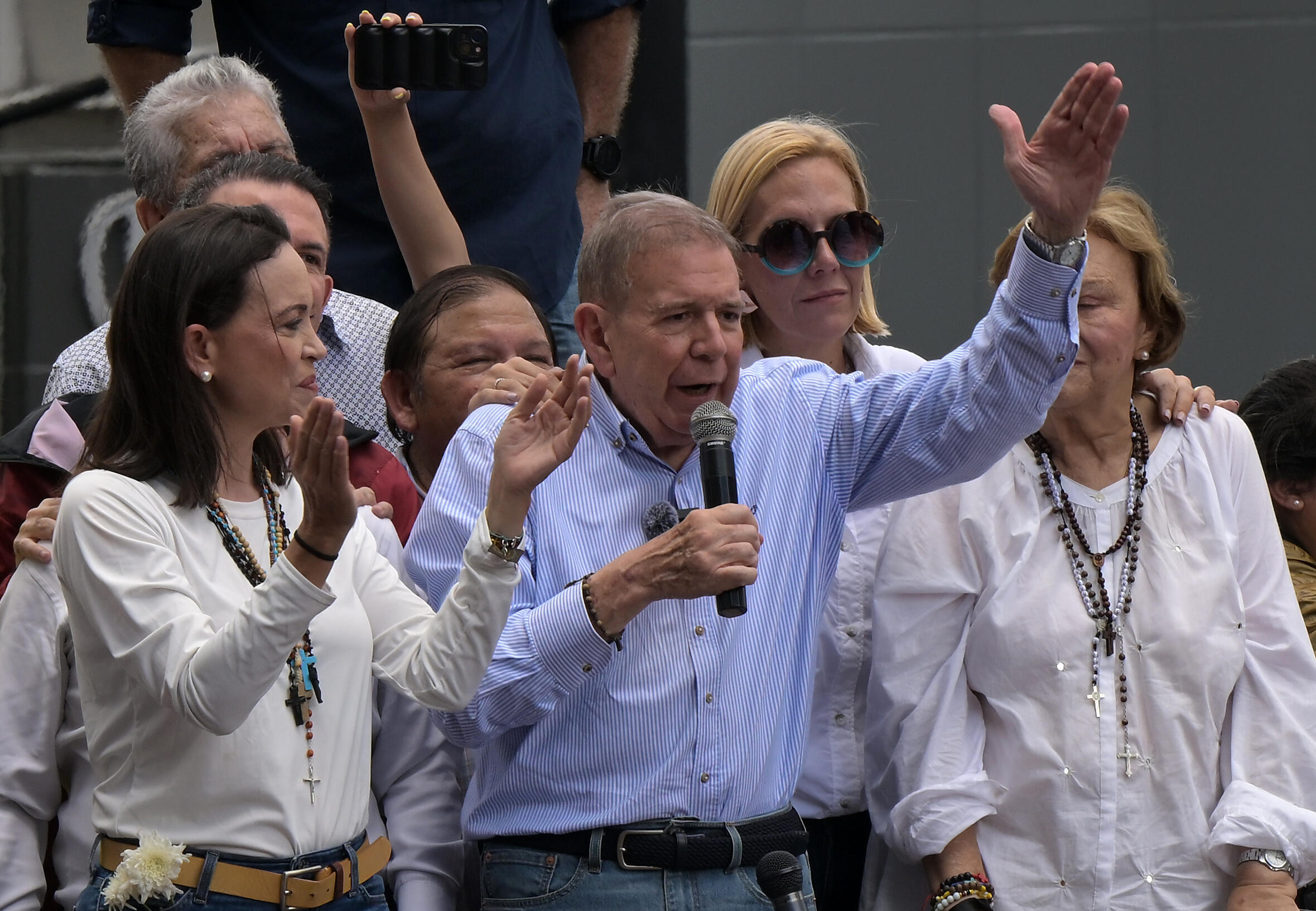 Edmundo Gonzalez Urrutia lors de sa dernière apparition publique à Caracas, en compagnie de la cheffe de l'opposition Maria Corina Machado, le 30 juillet 2024