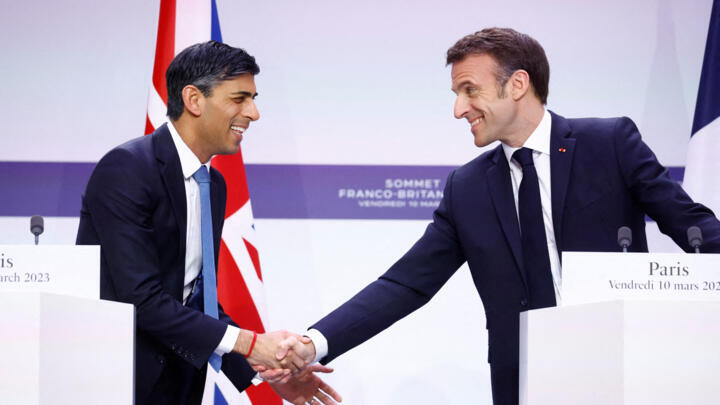 British Prime Minister Rishi Sunak shakes hands with French President Emmanuel Macron (R) at the end of a joint press conference as part of the Franco-British Summit held at the Élysée Palace in Paris, on March 10, 2023.