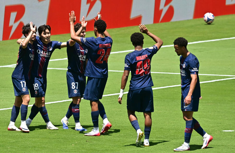 Les joueurs du PSG vainqueurs de l'Atlético Madrid en ouverture de la Coupe du monde des clubs au Rose Bowl de Pasadena, le 15 juin 2025.