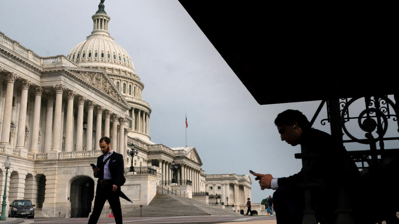 Trump considera recortes en "agencias demócratas" y de “miles” de empleos durante el ‘shutdown’