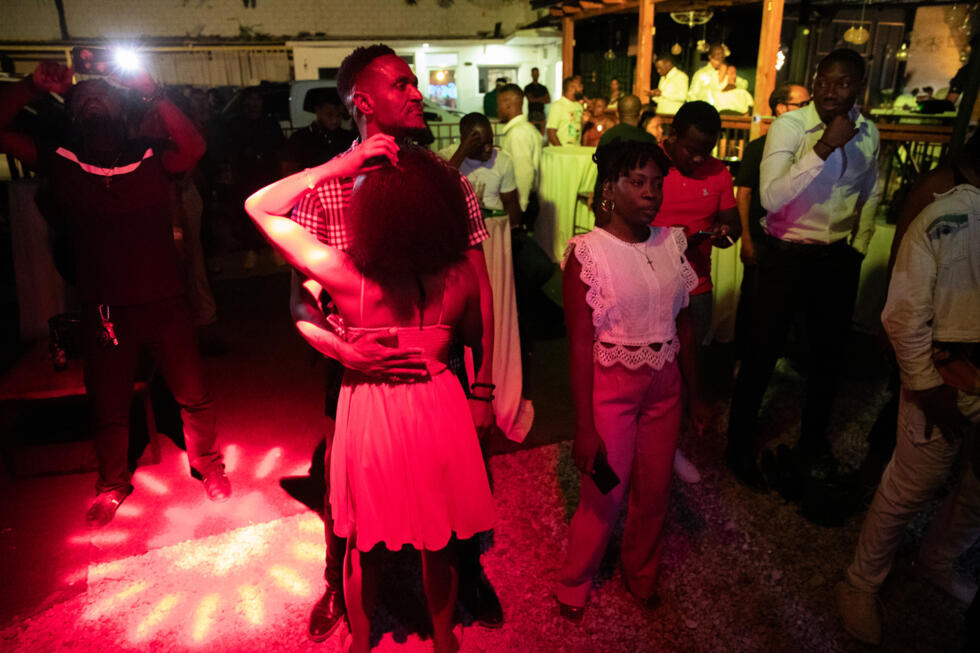 Danse compas organisée dans un hôtel de Port-au-Prince, capitale d'Haïti, le 7 décembre 2025
