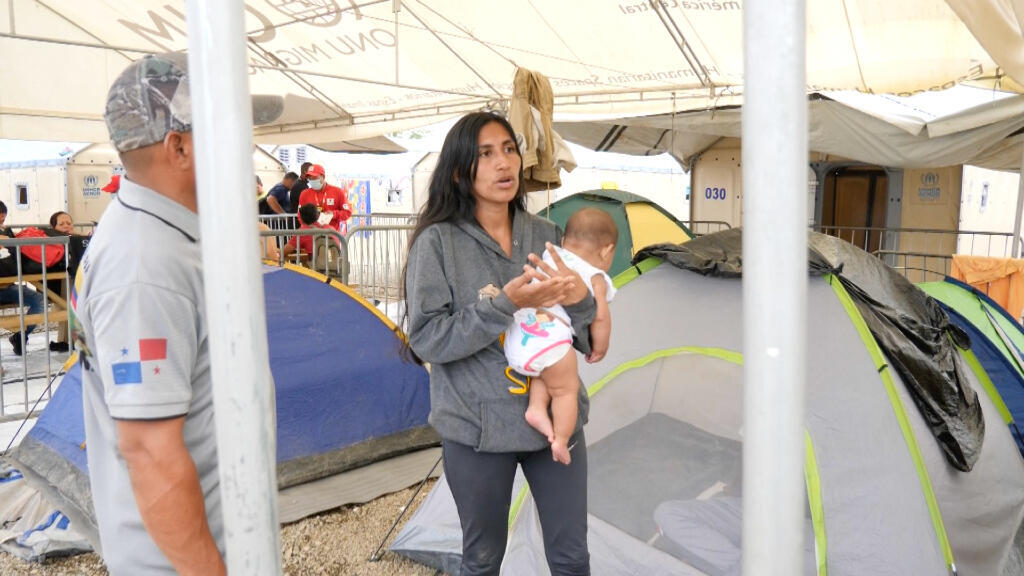 Animada por su esposo, Marla Fernández se lanzó a cruzar el Darién con su pequeña hija en brazos.