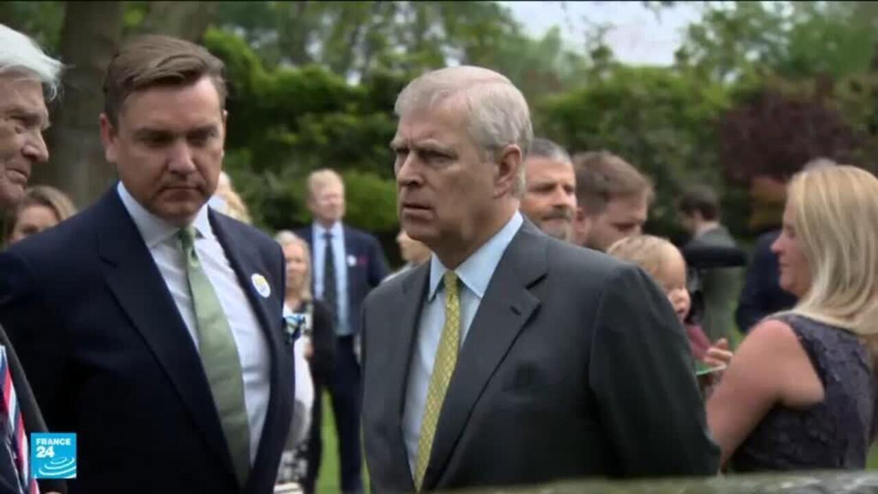 الملك تشارلز يجرد شقيقه أندرو من ألقابه وأوسمته