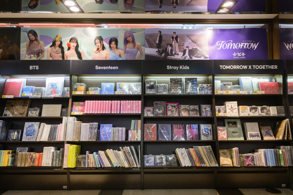 K-pop fans take aim at CD, merchandise waste K-pop fans take aim at CD, merchandise waste