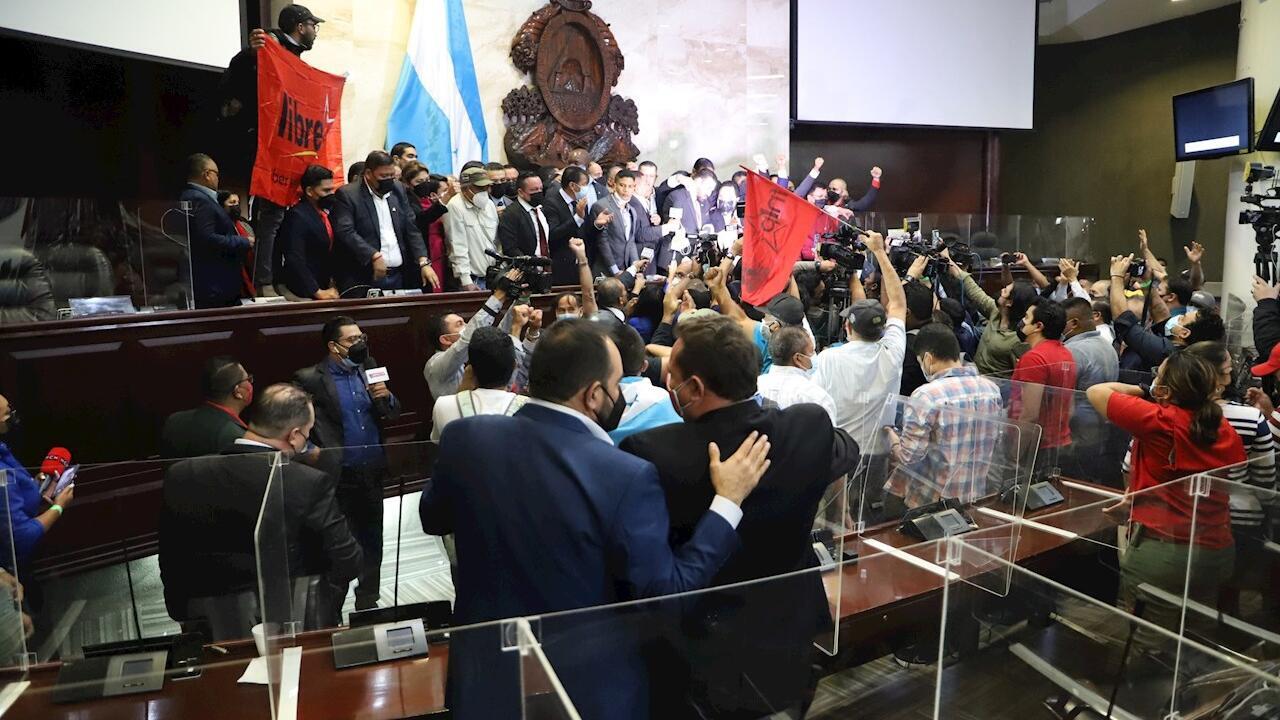 Honduras: la junta directiva provisional del Parlamento es elegida en medio  de enfrentamientos