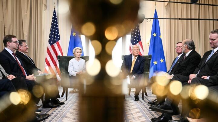 US President Donald Trump (R) and European Commission President Ursula von der Leyen (L) speak to the press after agreeing on a trade deal.