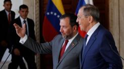 El ministro de Relaciones Exteriores de Venezuela, Yvan Gil, centro izquierda, y el ministro de Relaciones Exteriores de Rusia, Sergei Lavrov, conversan luego de una conferencia de prensa en el Ministerio de Relaciones Exteriores en Caracas, Venezuela, el martes 18 de abril de 2023.