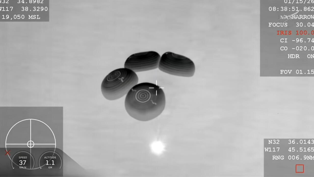 طاقم من محطة الفضاء الدولية يعود إلى الأرض مبكرا في سابقة تاريخية