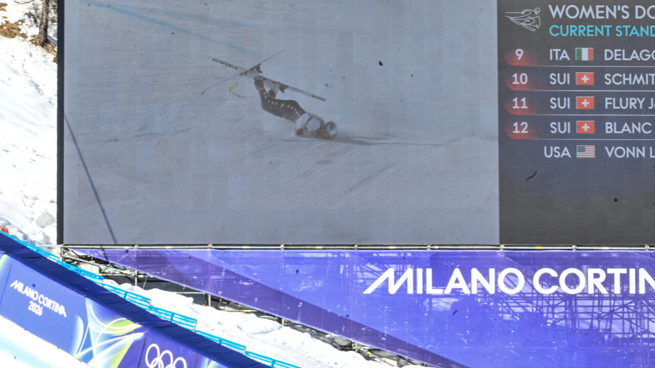 US Vonn’s Olympic comeback ends in dramatic downhill crash as her teammate Johnson takes gold