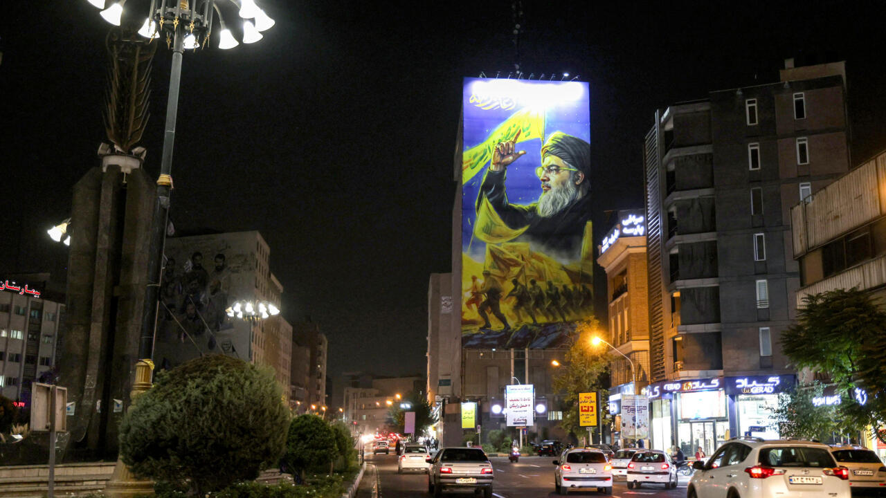 إيران ستدعم "بحزم" حزب الله في لبنان (مستشار خامنئي)