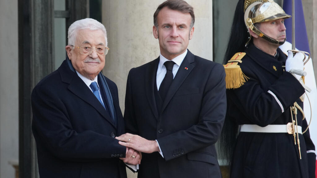 ماكرون يستقبل عباس في الإليزيه ويعلن تشكيل لجنة مشتركة لتعزيز إقامة دولة فلسطينية