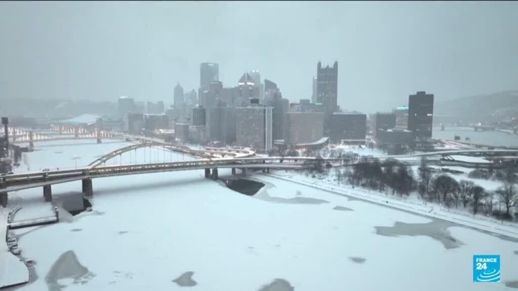 عاصفة ثلجية ضخمة في الولايات المتحدة تسبب الفوضى وانقطاع التيار الكهربائي