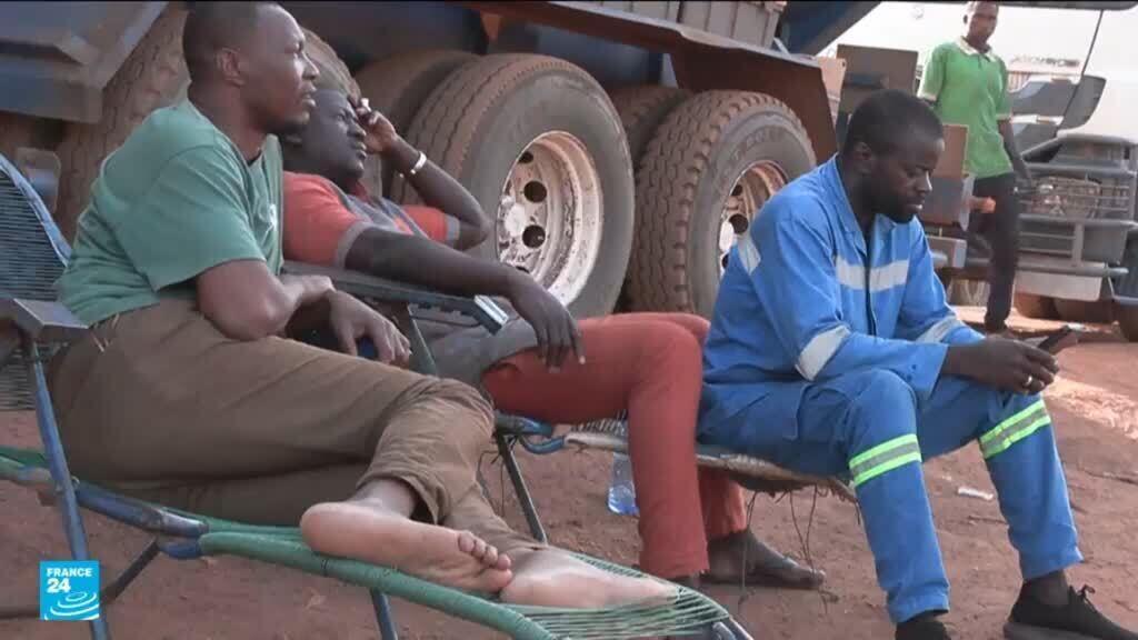 مالي.. حصار الوقود المفروض من قبل الجهاديين يصيب باماكو بالشلل ويهدد حكم العسكريين