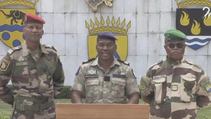 Colonel Ulrich Manfoumbi Manfoumbi (C), spokesman for the Committee for the Transition and Restoration of Institutions (CTRI), announces on the Gabon 24 TV channel on September 2, 2023 that the country’s borders will re-open. 