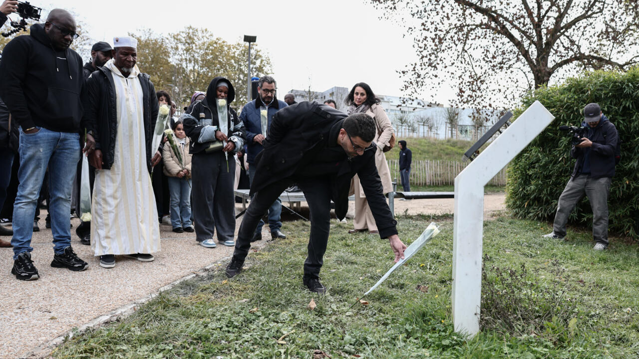 Un arbre pour Zyed et Bouna, 20 ans après: "c'est tous ensemble qu'on fera