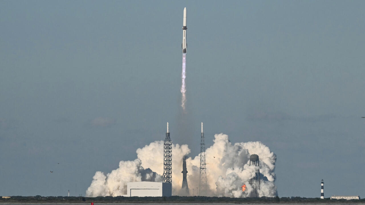 Jeff Bezos's Blue Origin launches NASA Mars spacecraft on first New Glenn flight