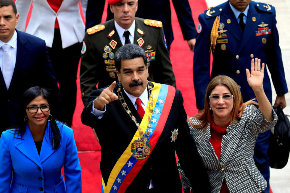 Archivo: el presidente de Venezuela, Nicolás Maduro, flanqueado por su esposa Cilia Flores y la presidenta de la Asamblea Nacional Constituyente, Delcy Rodríguez, llega a una sesión especial de la Asamblea Nacional Constituyente para tomar juramento como presidente reelegido en el Palacio Federal Legislativo en Caracas, Venezuela, el 24 de mayo de 2018.